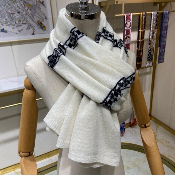 Chanel double C horizontal striped shawl scarf - Picture 9 of 9